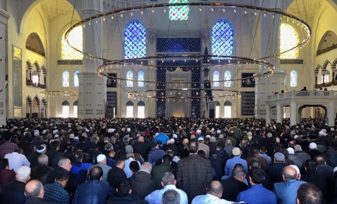 3 Mayıs Cuma Hutbesi: Dua ve Rabbimize Sığınmanın Önemi